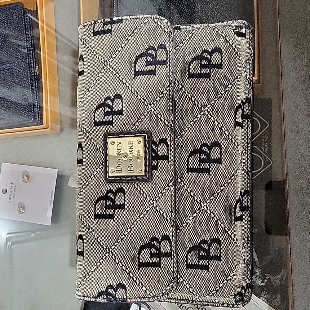 Dooney & Bourke wallet/handbag